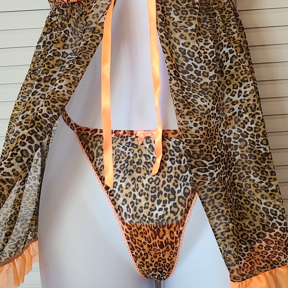 Victoria's Secret Cheetah Set - Picture 3 of 16